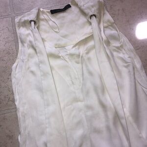 ✨✨shp discount✨Zara white sleeveless blouse